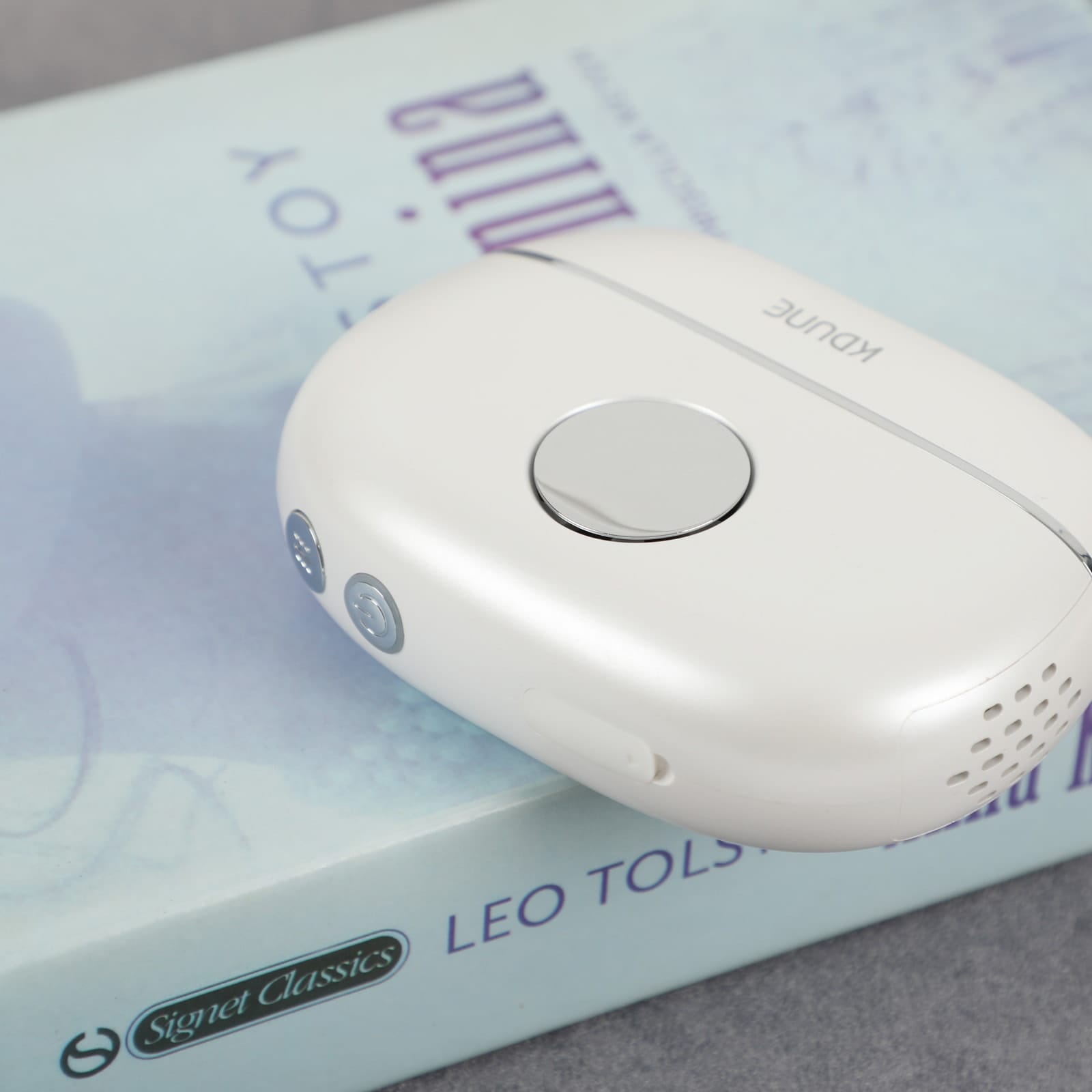 Kdune GloShell Mini Gua Sha Massager, studio photograph 7 of 8